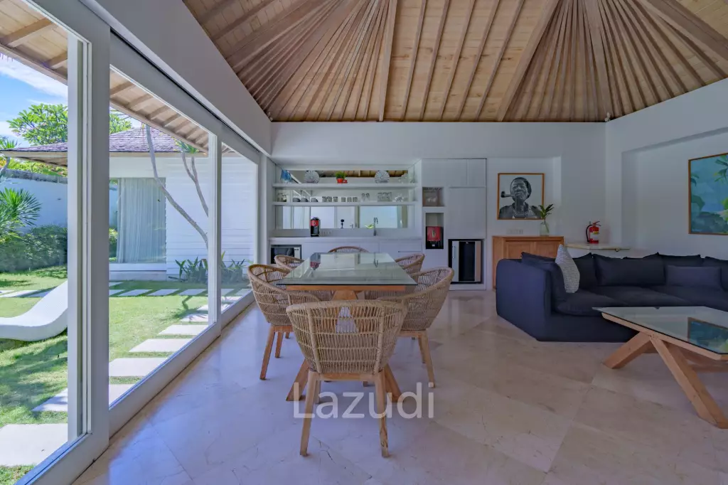 Big One bedroom villa walking distance from the beach
