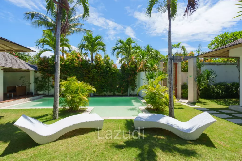 Big One bedroom villa walking distance from the beach