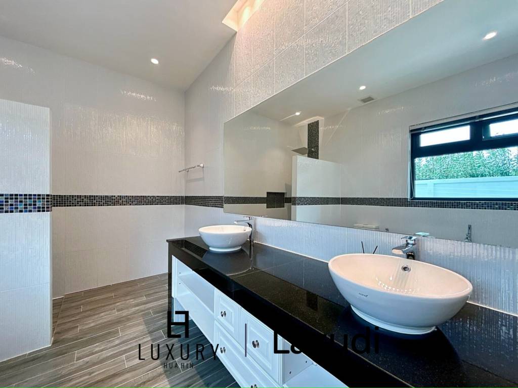 1,305 m² 4 Chambre 4 Salle de bain Villa Pour Vente