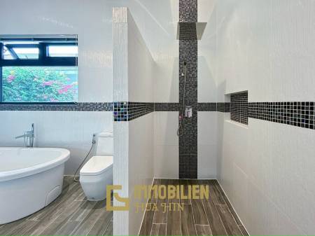 1,305 metro cuadrado 4 ` 4 Baño Villa de Venta