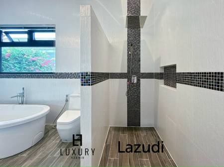 1,305 metro cuadrado 4 ` 4 Baño Villa de Venta