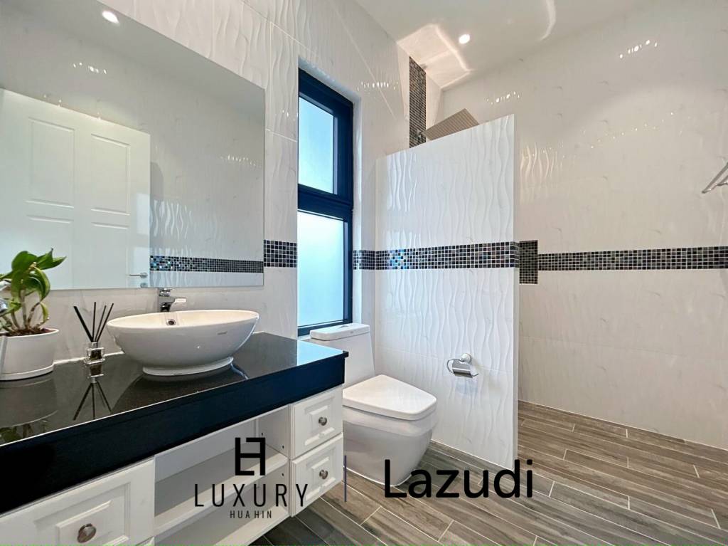 1,305 metro cuadrado 4 ` 4 Baño Villa de Venta