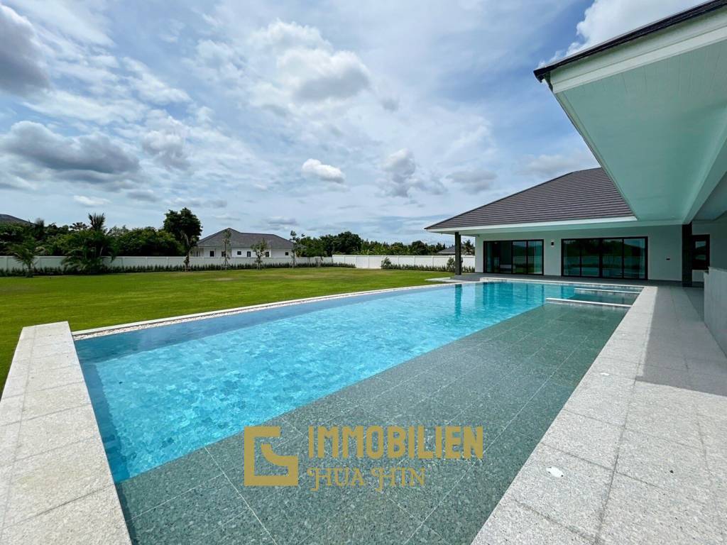 Amazing Quality, Modern 4 Bed Pool Villa with Mountain Views