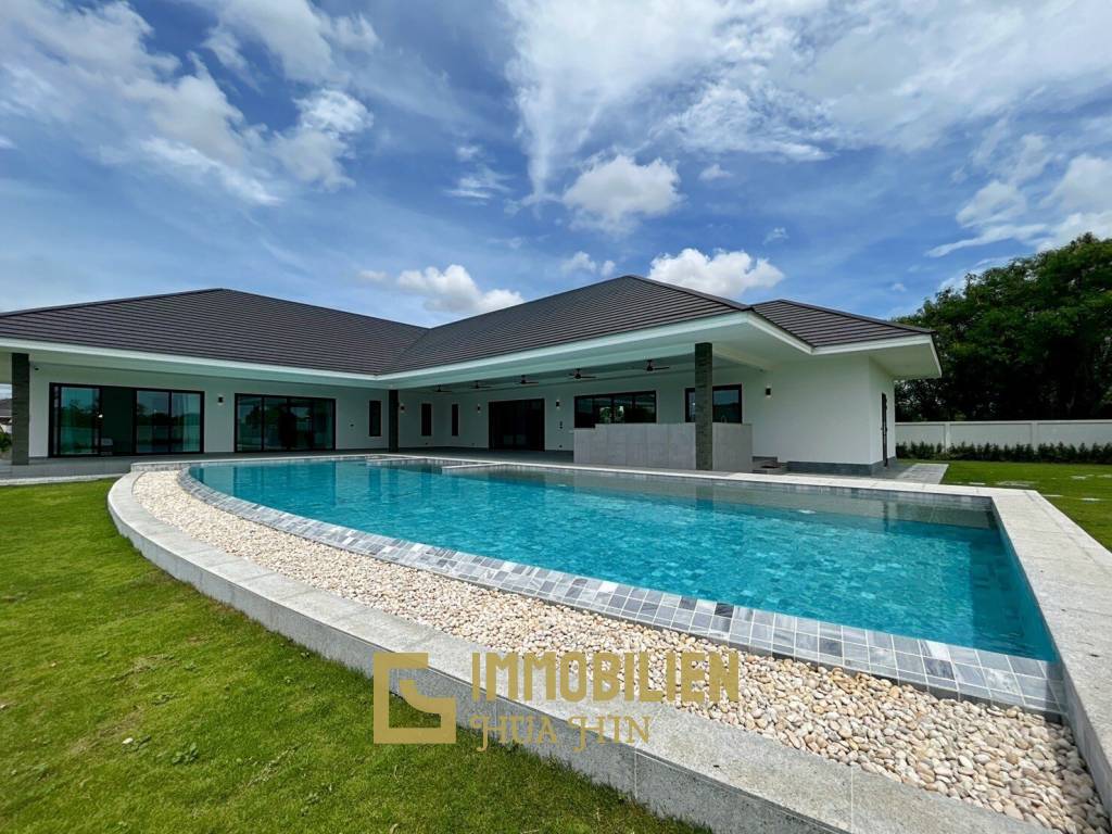 Amazing Quality, Modern 4 Bed Pool Villa with Mountain Views