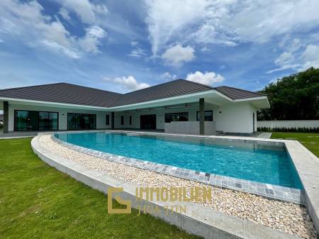 Amazing Quality, Modern 4 Bed Pool Villa with Mountain Views