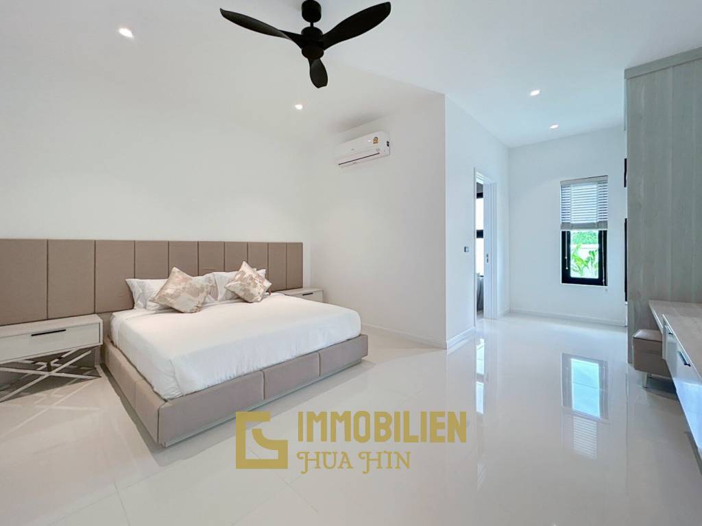 Moderne 4 Schlafzimmer Pool Villa mit Bergblick