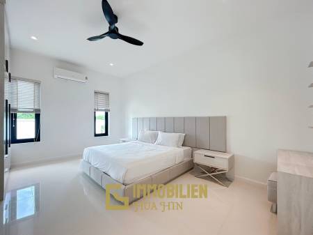 Moderne 4 Schlafzimmer Pool Villa mit Bergblick