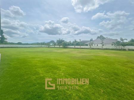 Moderne 4 Schlafzimmer Pool Villa mit Bergblick