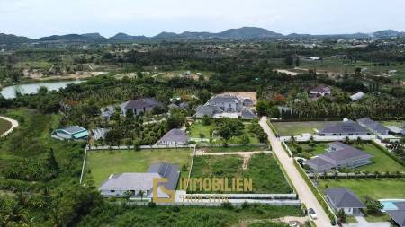 Moderne 4 Schlafzimmer Pool Villa mit Bergblick