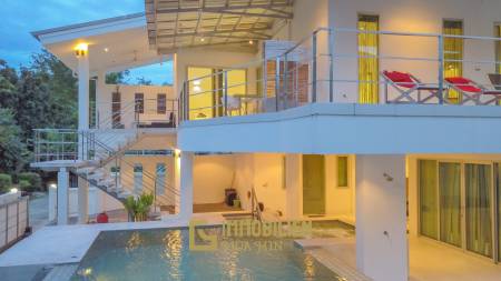 Modern 4 Bedroom Pool Villa Close to Town