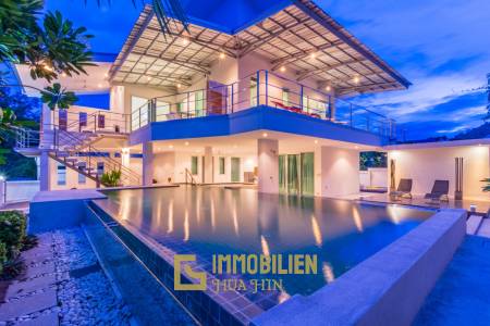 Modern 4 Bedroom Pool Villa Close to Town