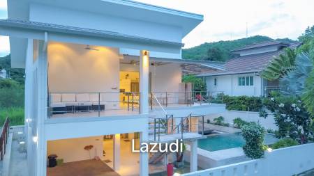 Modern 4 Bedroom Pool Villa Close to Town