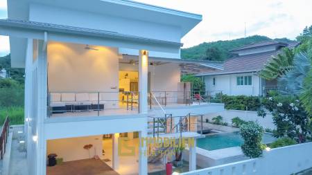 Modern 4 Bedroom Pool Villa Close to Town