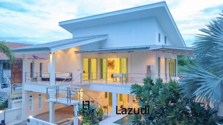 Modern 4 Bedroom Pool Villa Close to Town