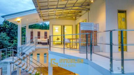 Modern 4 Bedroom Pool Villa Close to Town