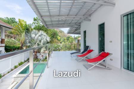 Modern 4 Bedroom Pool Villa Close to Town