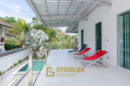 Modern 4 Bedroom Pool Villa Close to Town