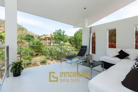 Modern 4 Bedroom Pool Villa Close to Town