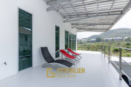 Modern 4 Bedroom Pool Villa Close to Town