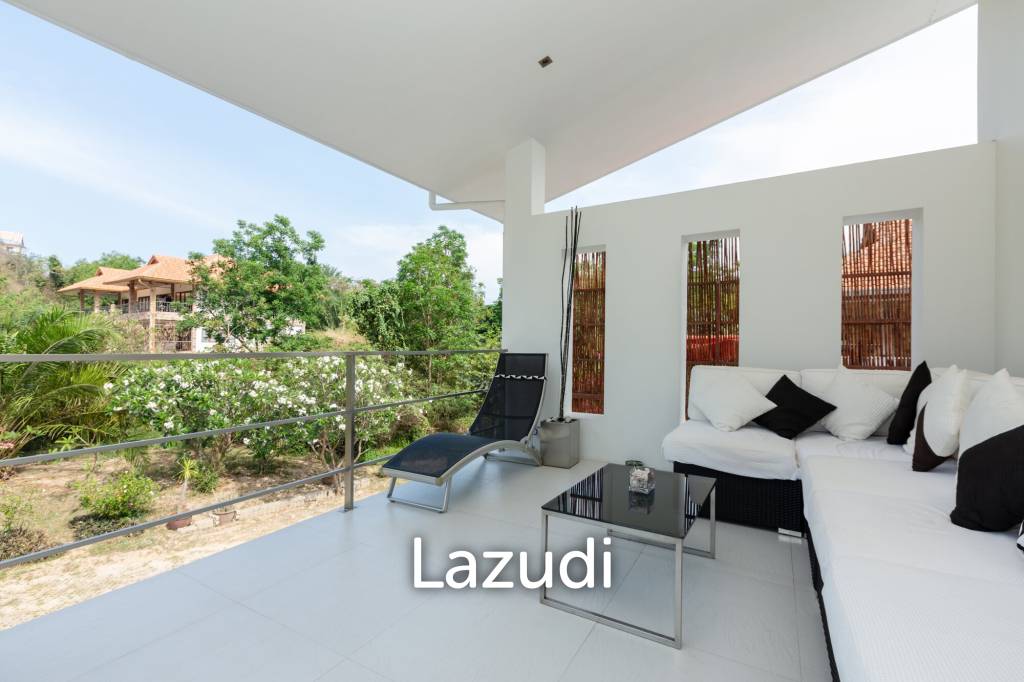 Modern 4 Bedroom Pool Villa Close to Town