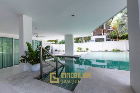 Modern 4 Bedroom Pool Villa Close to Town