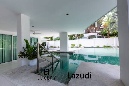 Modern 4 Bedroom Pool Villa Close to Town