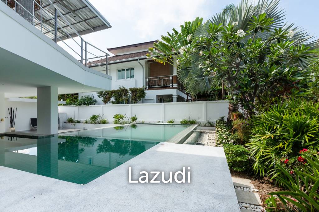 Modern 4 Bedroom Pool Villa Close to Town