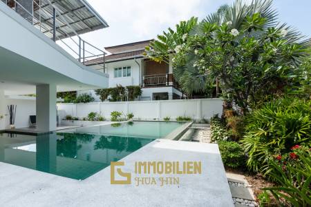 Modern 4 Bedroom Pool Villa Close to Town