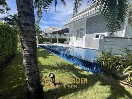 Black Mountain: Modern 3 Bed, 2 Bath Villa with extended Pool and Terrace Area