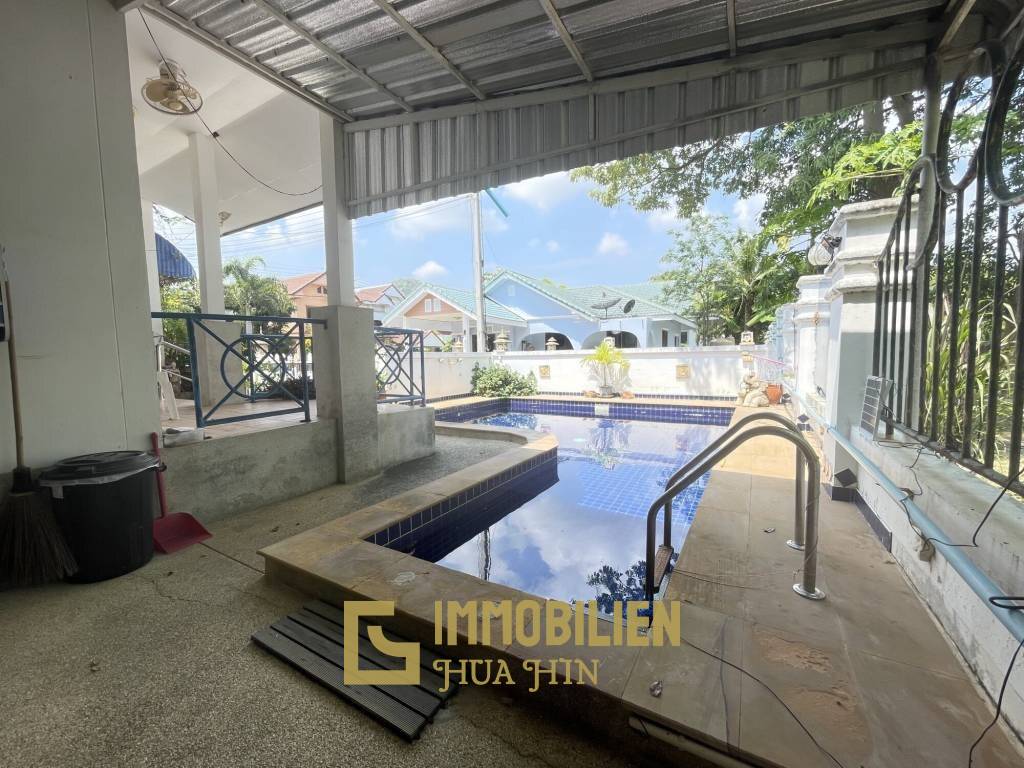 3 Bedroom House with Pool