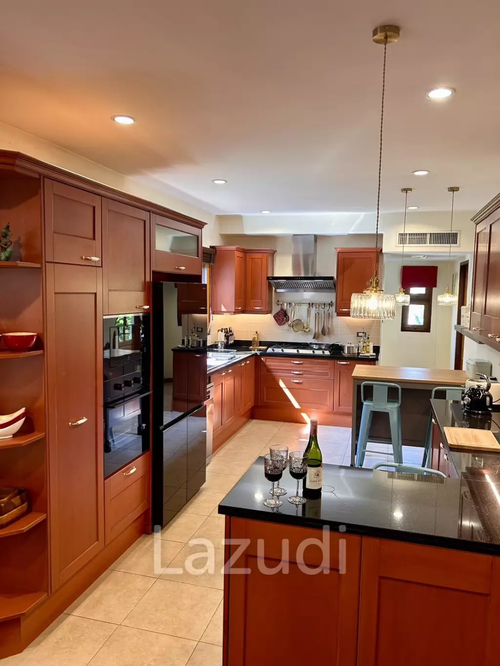Stunning 3 beds 3 baths hillside Villa with Seaview