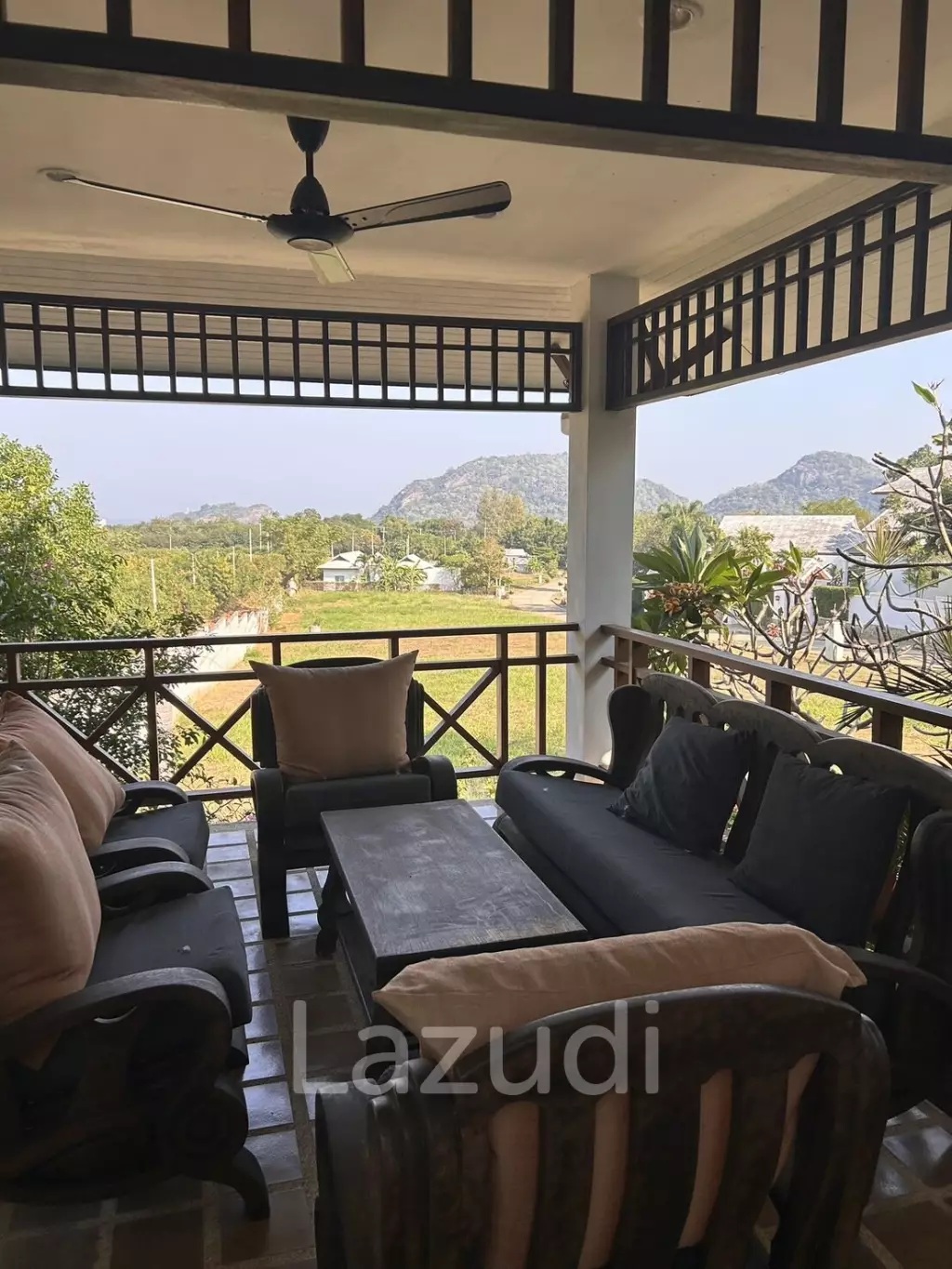 Stunning 3 beds 3 baths hillside Villa with Seaview