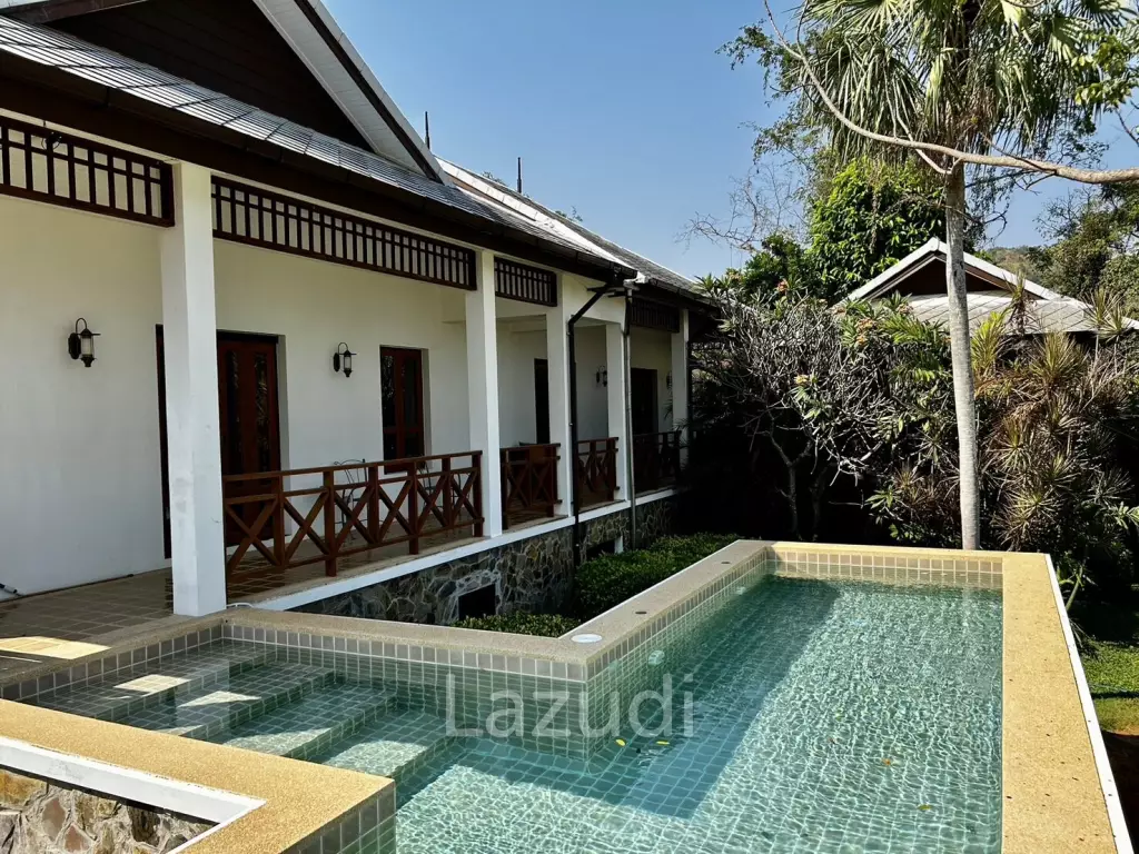 Stunning 3 beds 3 baths hillside Villa with Seaview