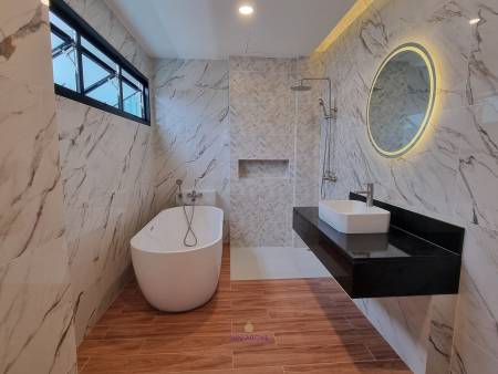 Brand New 3-Bedroom Pool Villa In Soi Suksan 2, Rawai