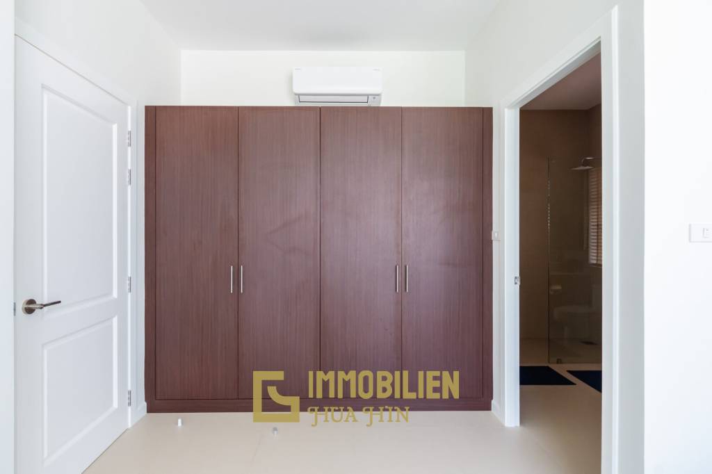 1,588 metro cuadrado 4 ` 5 Baño Villa de Venta