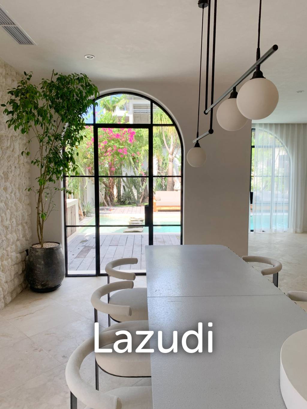 NEWLY BUILT MEDITERRANEAN-SPANISH STYLE VILLA MINUTES DRIVE TO BERAWA BEACH