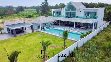 Black Mountain : Luxury 4 Bedroom Pool Villa