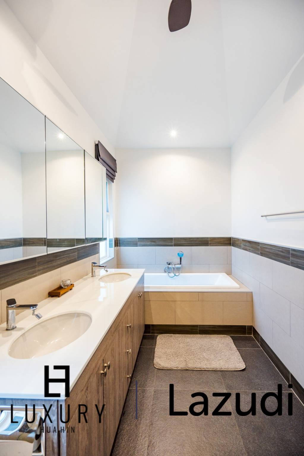 550 metro cuadrado 3 ` 2 Baño Villa de Venta