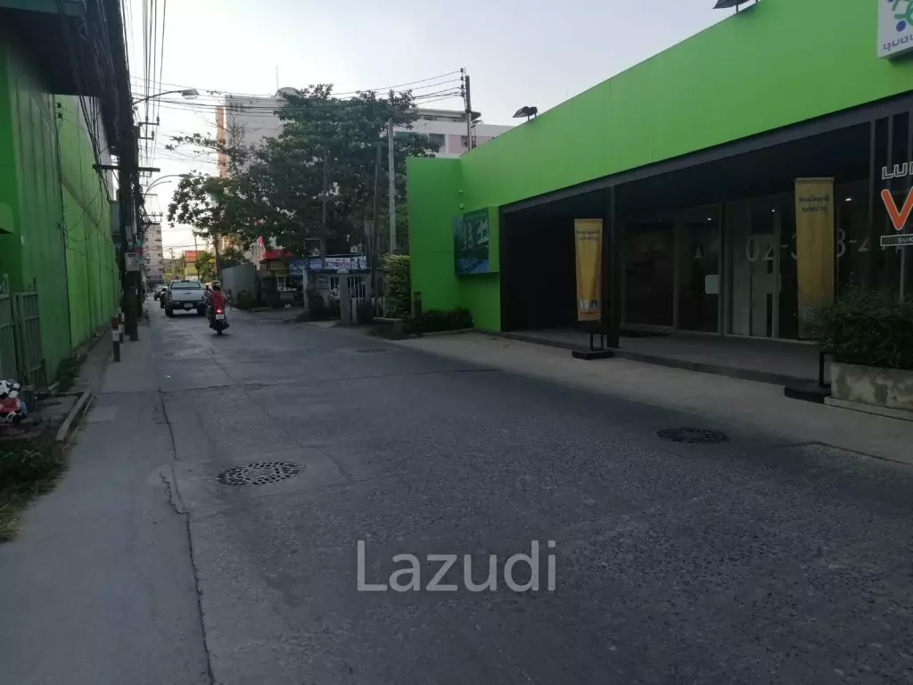 253 SQM Showroom Sukhumvit 76 Main Road BTS Bearing and Samrong
