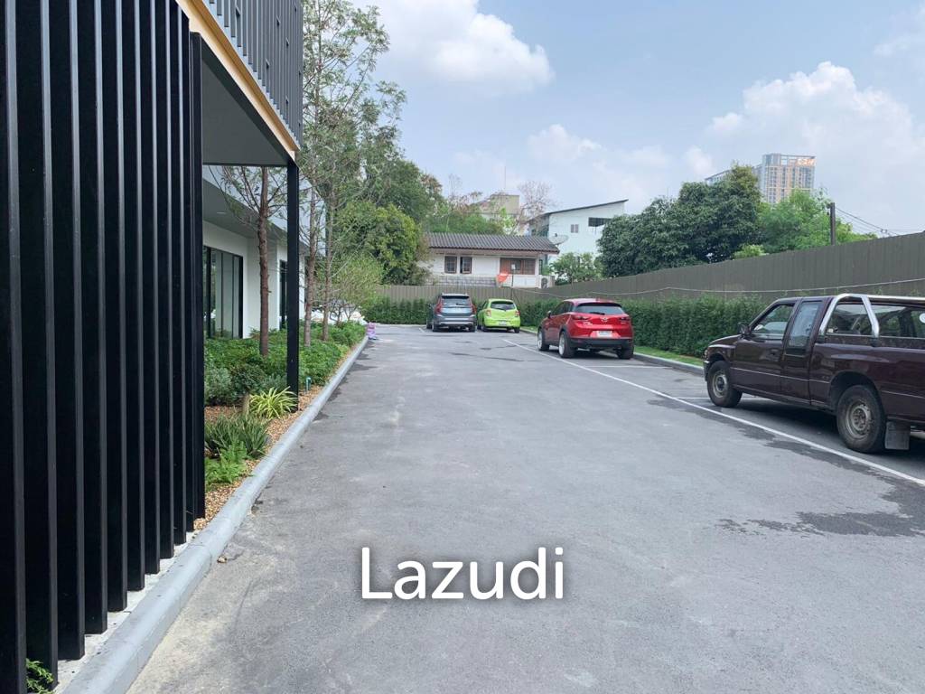 253 SQM Showroom Sukhumvit 76 Main Road BTS Bearing and Samrong