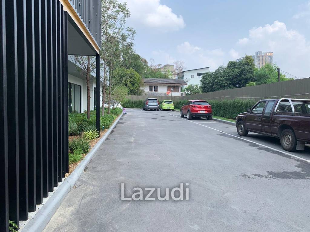 253 SQM Showroom Sukhumvit 76 Main Road BTS Bearing and Samrong