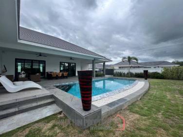 HIGHLAND VILLA 2 : Very well preseneted 3 bed pool villa