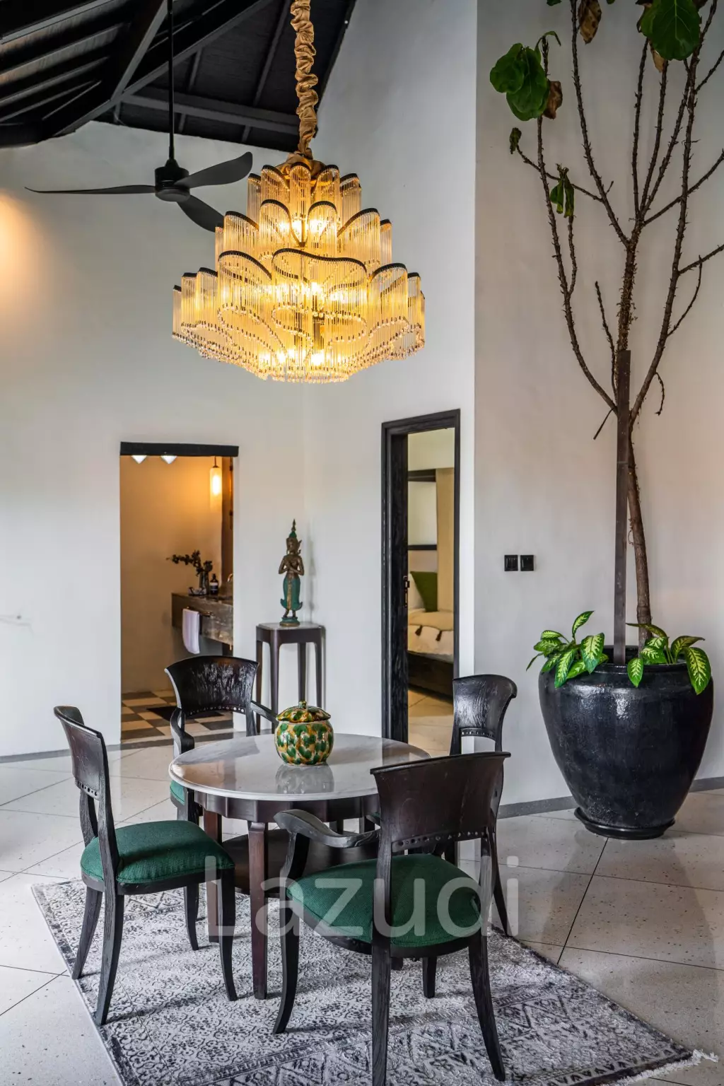STYLISH VILLA IN KEROBOKAN WITH CONVENIENT ACCESS