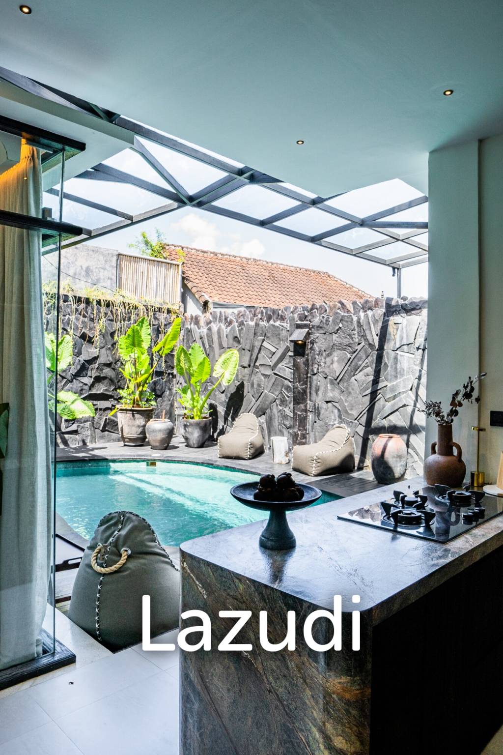 STYLISH VILLA IN KEROBOKAN WITH CONVENIENT ACCESS