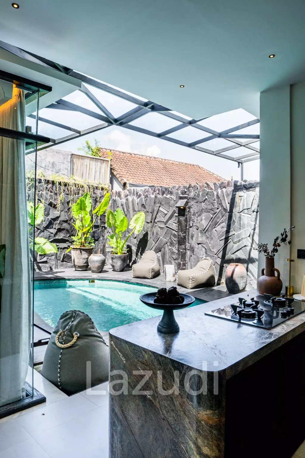 STYLISH VILLA IN KEROBOKAN WITH CONVENIENT ACCESS