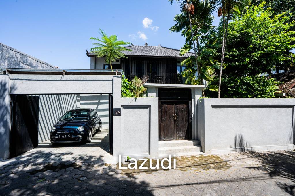 STYLISH VILLA IN KEROBOKAN WITH CONVENIENT ACCESS