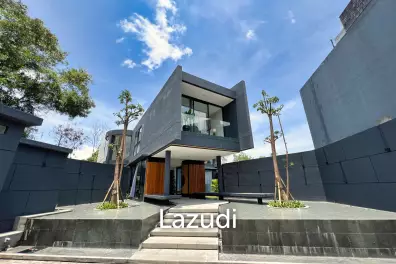 BEACHSIDE LUXURY: 5-BEDROOM FREEHOLD VILLA IN PERERENAN