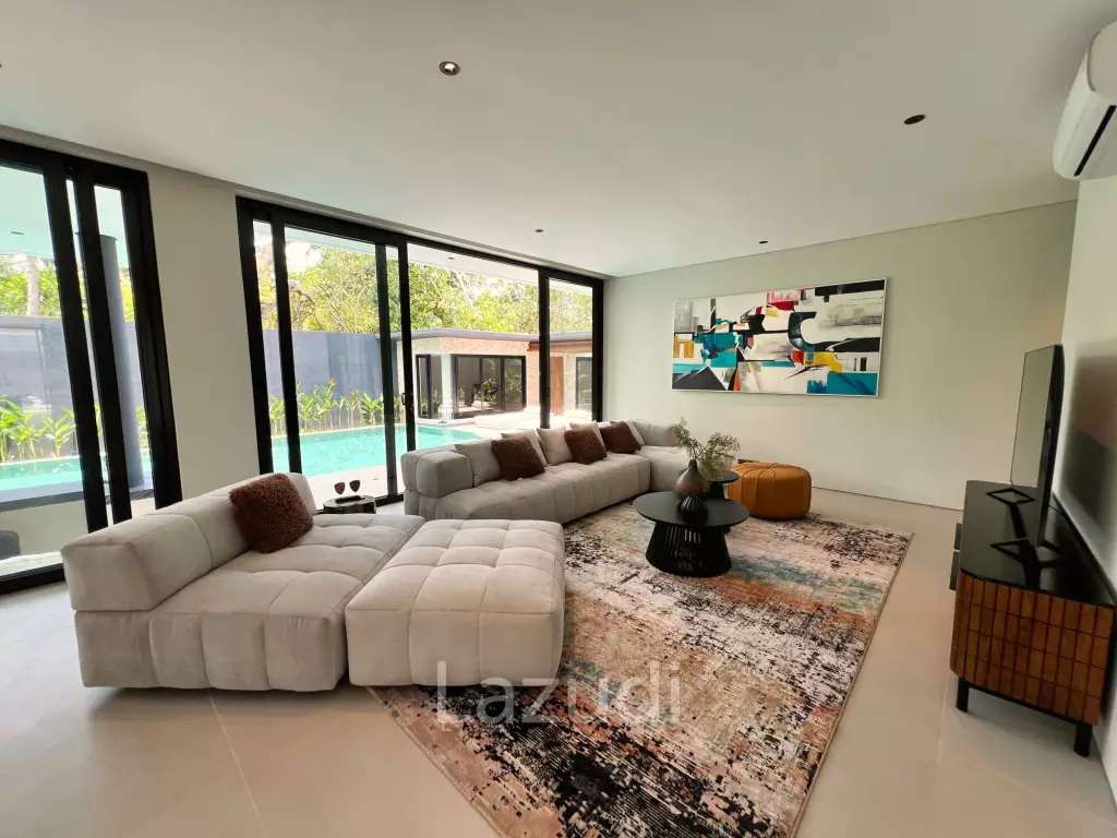 BEACHSIDE LUXURY: 5-BEDROOM FREEHOLD VILLA IN PERERENAN