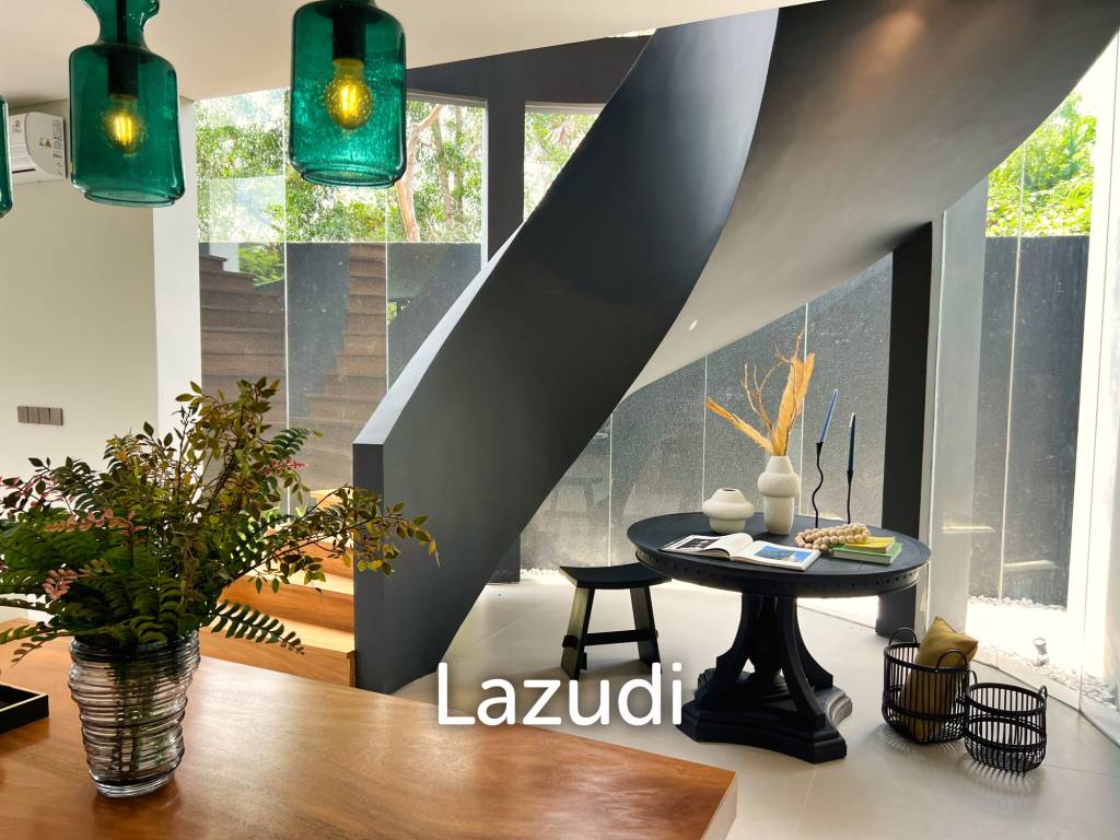 BEACHSIDE LUXURY: 5-BEDROOM FREEHOLD VILLA IN PERERENAN