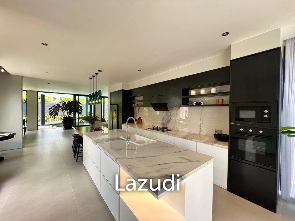 BEACHSIDE LUXURY: 5-BEDROOM FREEHOLD VILLA IN PERERENAN